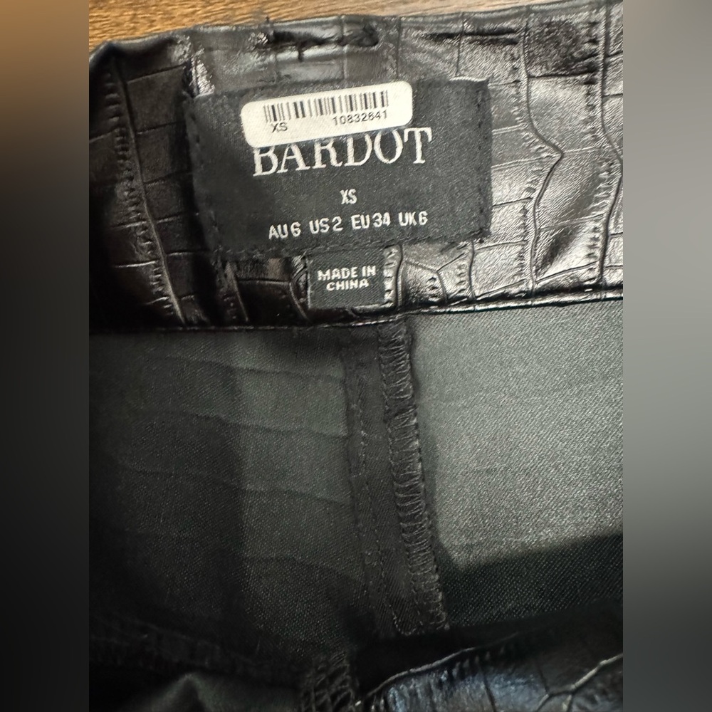 Bardot croc vegan leather pant in croc black-Size 2 NWOT - Picture 10 of 10